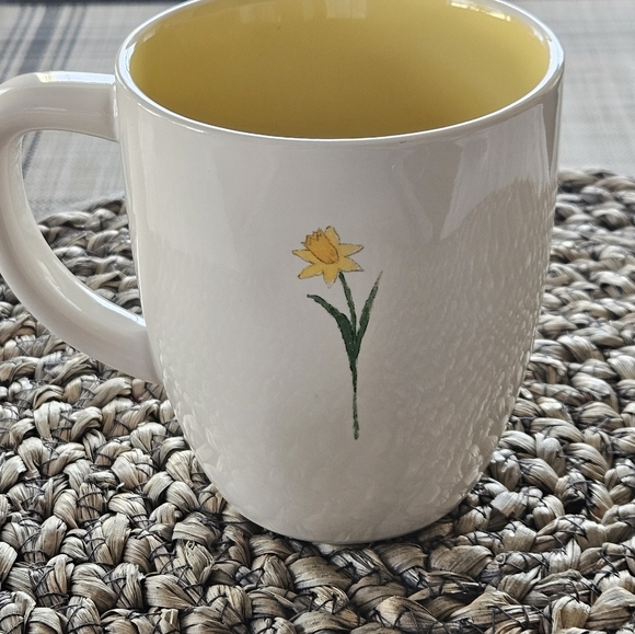 Rae Dunn Mom's Mug Double Sided with flower - Picture 4 of 8